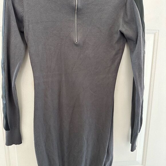 Sweater dress with faux leather sleeves - Picture 2 of 2
